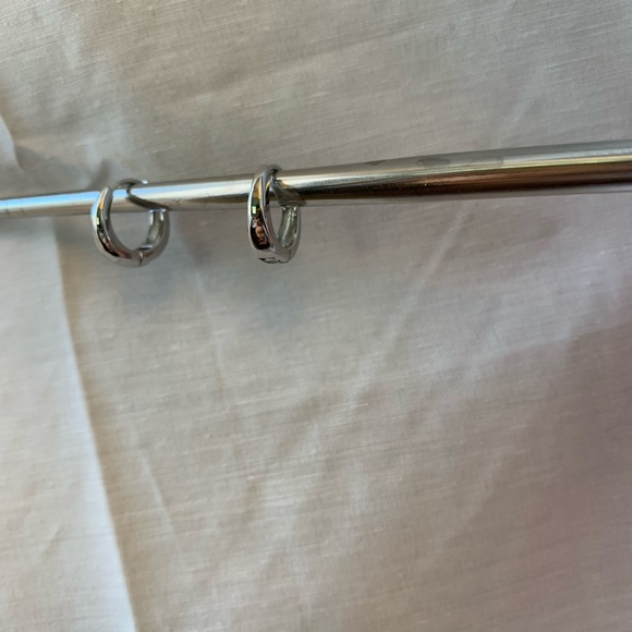 [🍍2 for $22] Simple Mini Silver Hoops - Picture 6 of 7